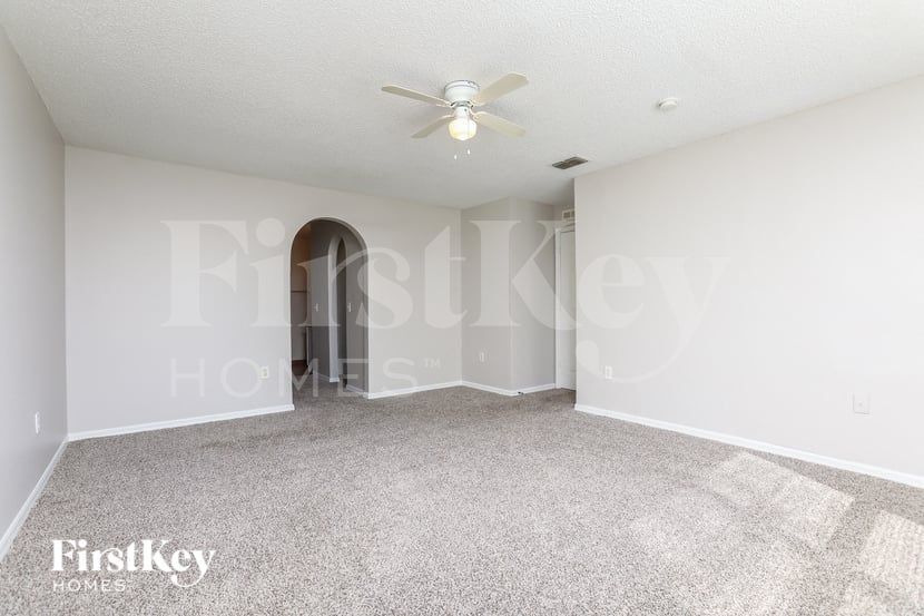 Building Photo - 684 Jaguar Ct