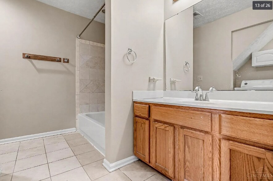 Building Photo - 2226 Ravine St