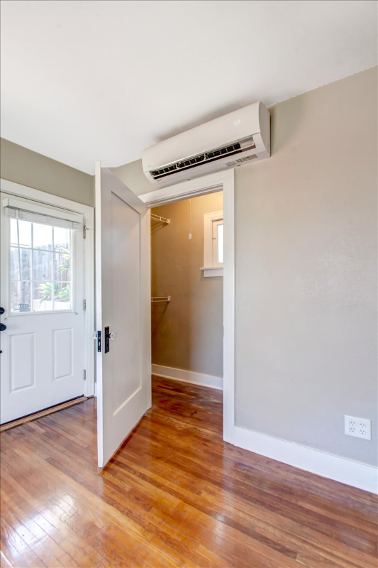 Building Photo - 3550 Rosecrans St