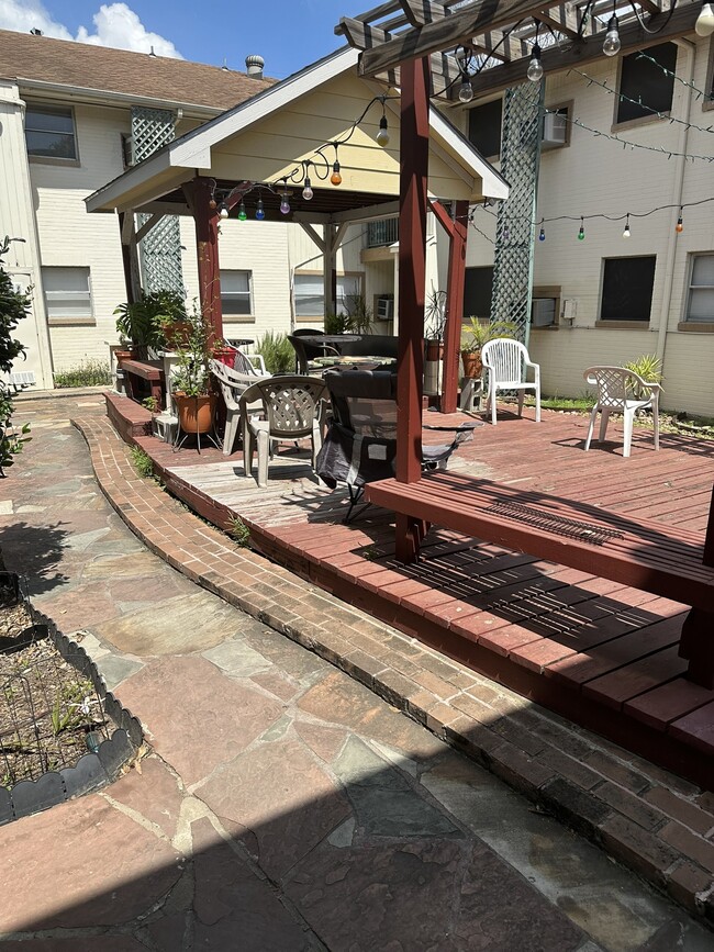 Building Photo - 301 Avondale St