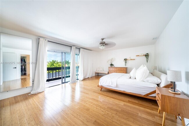 Building Photo - 330 SW 133rd Pl