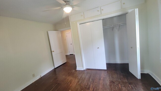 Building Photo - 1411 Halsey Ave NE