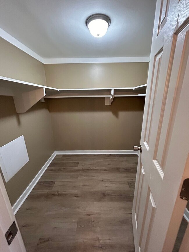 Building Photo - Spacious 3-Bedroom, 2-Bath Mobile Home on 1 Acre – Pet-Friendly and Perfect for Outdoor Living!