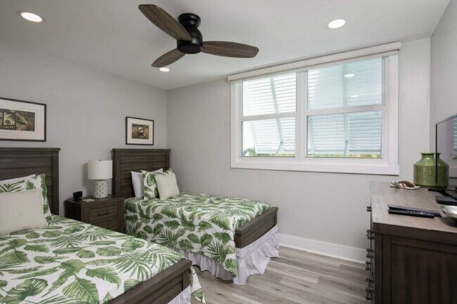 Building Photo - 3635 Seaside Dr