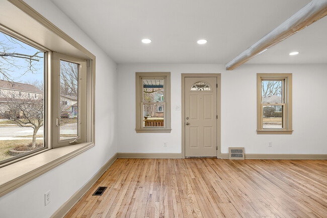 Building Photo - 3129 Prairie Ave