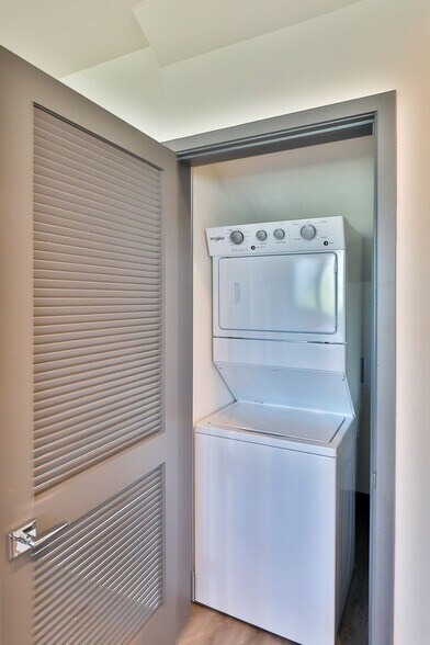 Building Photo - 1155 W 36th Pl