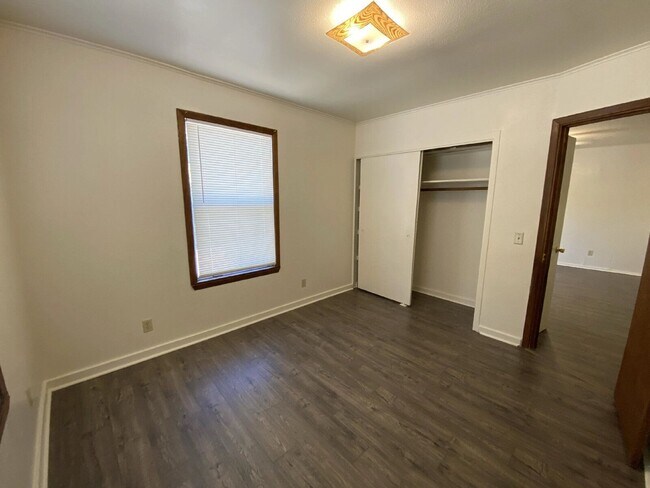 Building Photo - 1032 W Nevada Ct