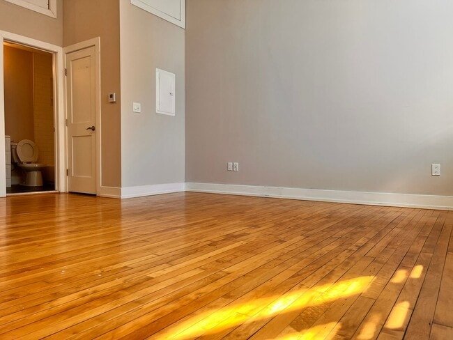 Building Photo - 4627 E. Thompson-2 Bed