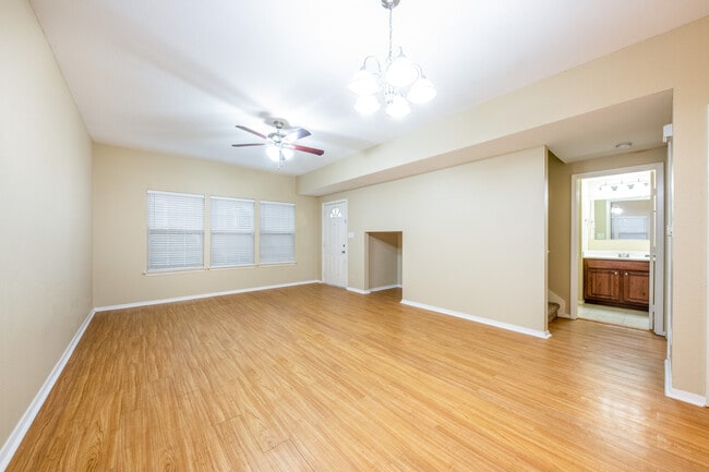 Building Photo - 2809 E 22nd St