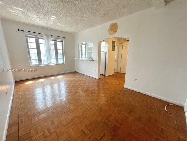 Building Photo - 901 Collins Ave