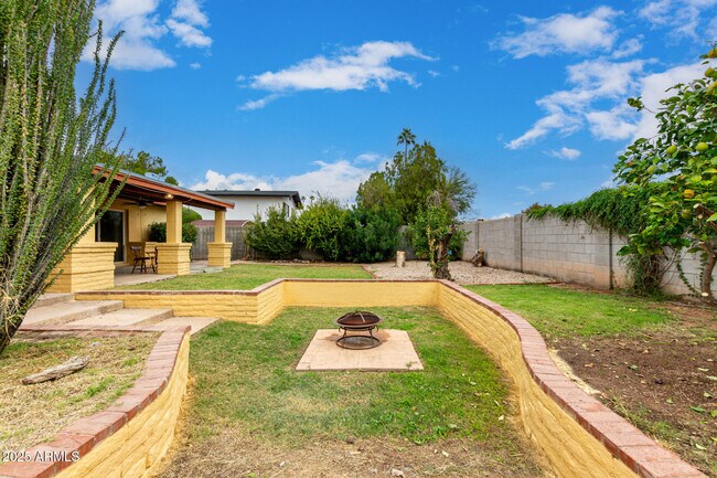 Building Photo - 1923 E Gemini Dr