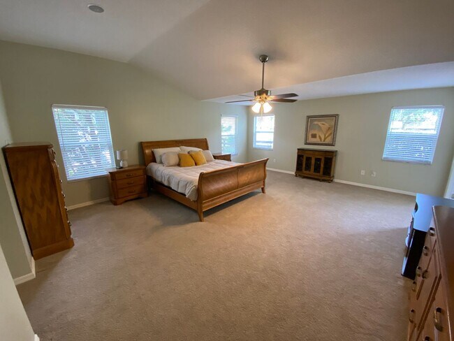 Building Photo - SEASONAL RENTAL in Glenview - 3 Beds, 2 Ba...