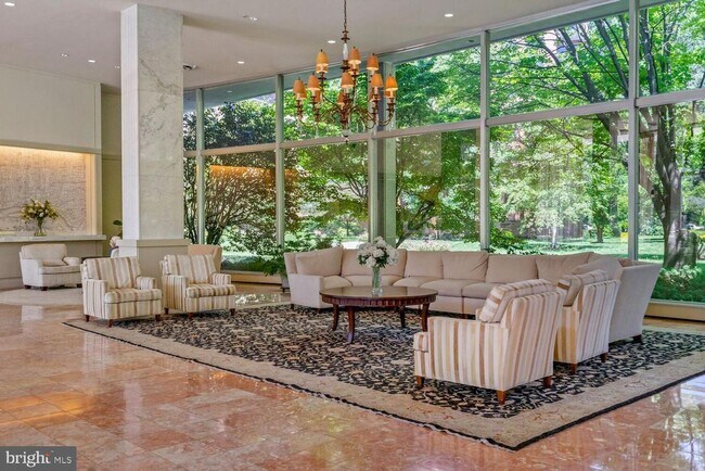 Building Photo - Wesley Heights Two Bedroom, Two Baths, Furnished or Unfurnished!