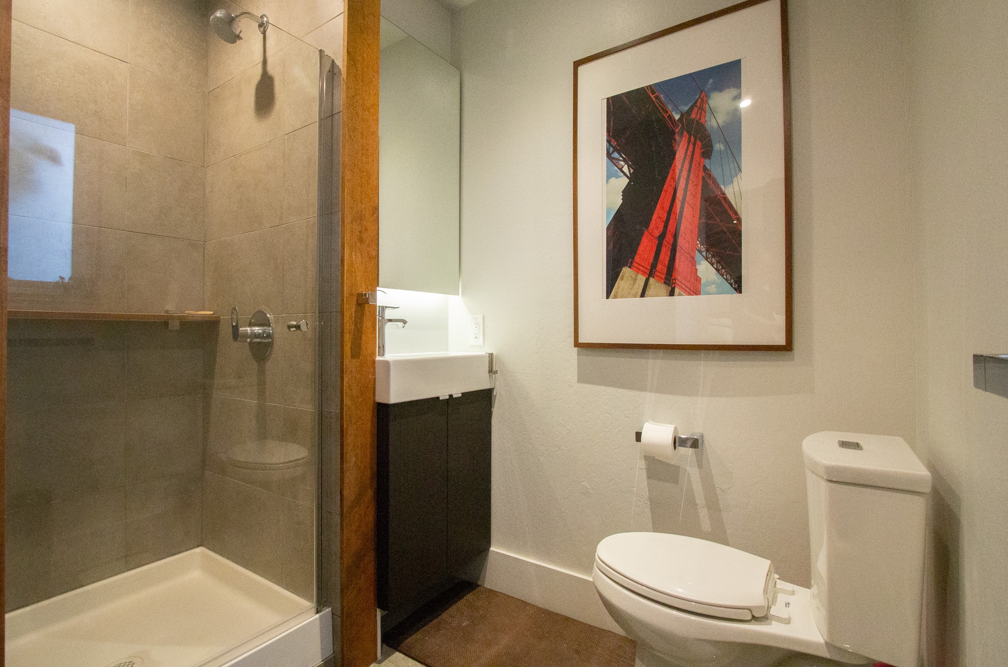 Ensuite bathroom 2 - 5955 Fern St