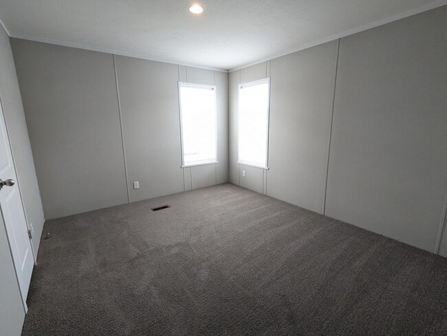 Building Photo - 46000 Geddes Rd