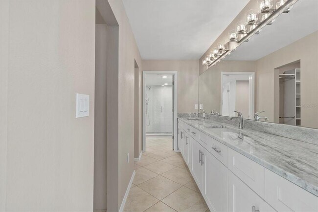 Building Photo - 1750 Jamaica Way