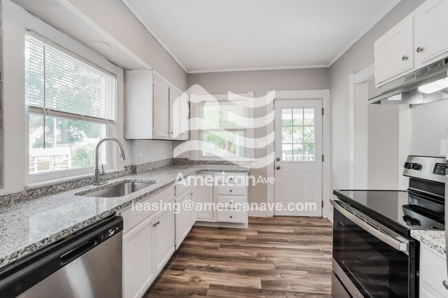 Building Photo - 625 Colima Dr