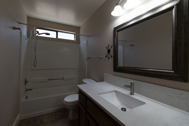 Building Photo - Stunning 3-bedroom, 2-bathroom home with a...