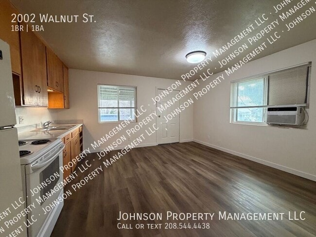 Building Photo - 2002 Walnut St