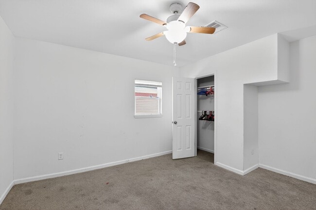 Building Photo - 1548 W 5th St