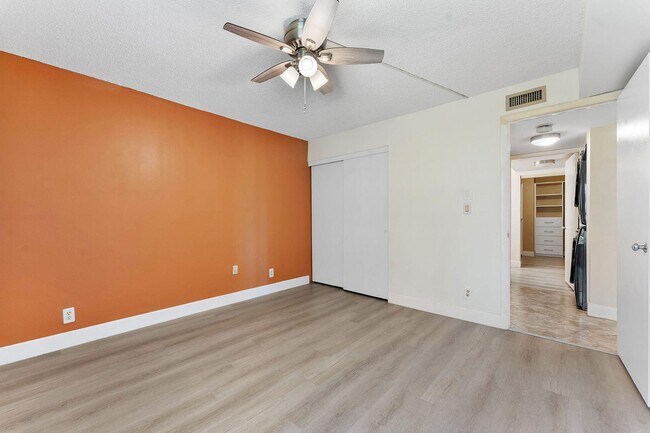 Building Photo - 5800 Camino Del Sol