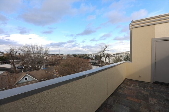 Building Photo - 4215 Lillian St