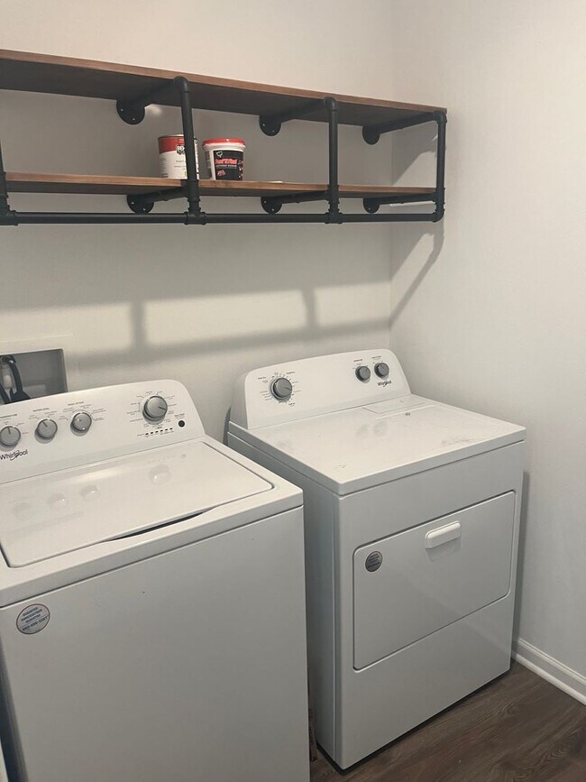 Building Photo - Beautiful 4 Bedroom 2 Bathroom split floor plan home in the newly built Turquoise Hills Neighborh...