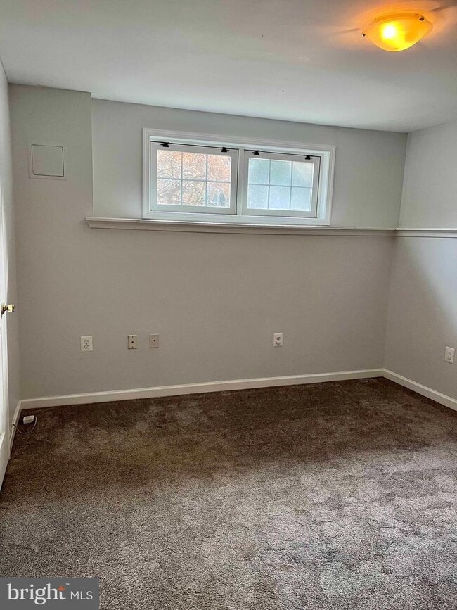 Building Photo - 518 Francis Nicholson Way