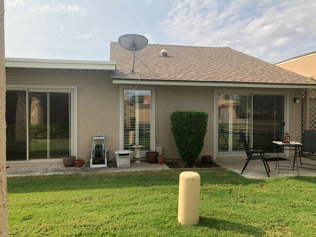 Building Photo - Perfect & Newly Updated Vacation Home, 45+ Active Adult Community. Available May through October2026