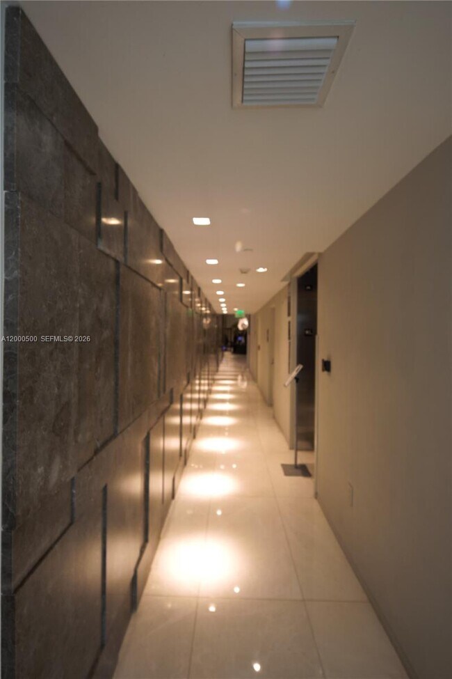 Building Photo - 480 NE 31st St