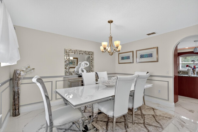 Building Photo - 1676 SW Mackey Ave