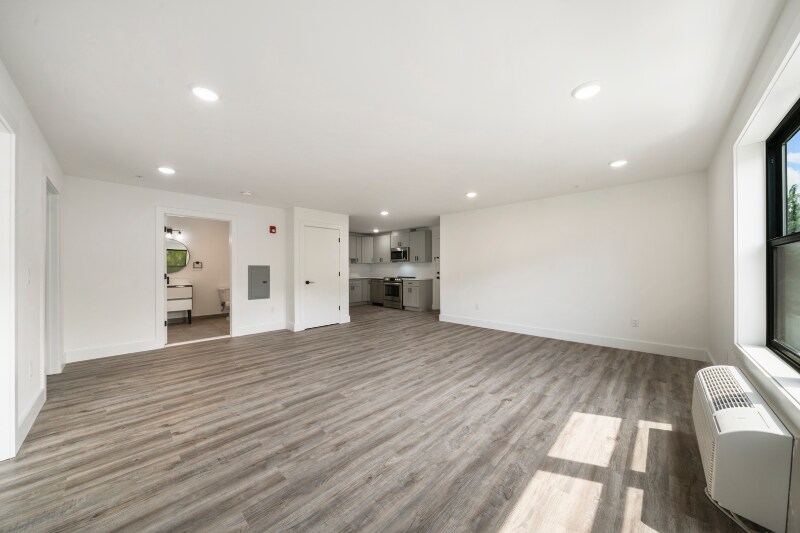 Building Photo - 242 Spring St