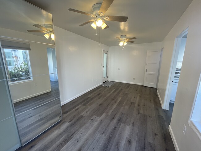 Building Photo - 732 Ventura Place, Unit 7