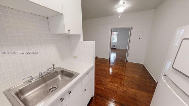 Building Photo - 639 12th St