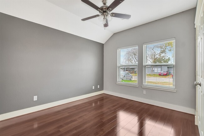 Building Photo - 315 Tilden Dr