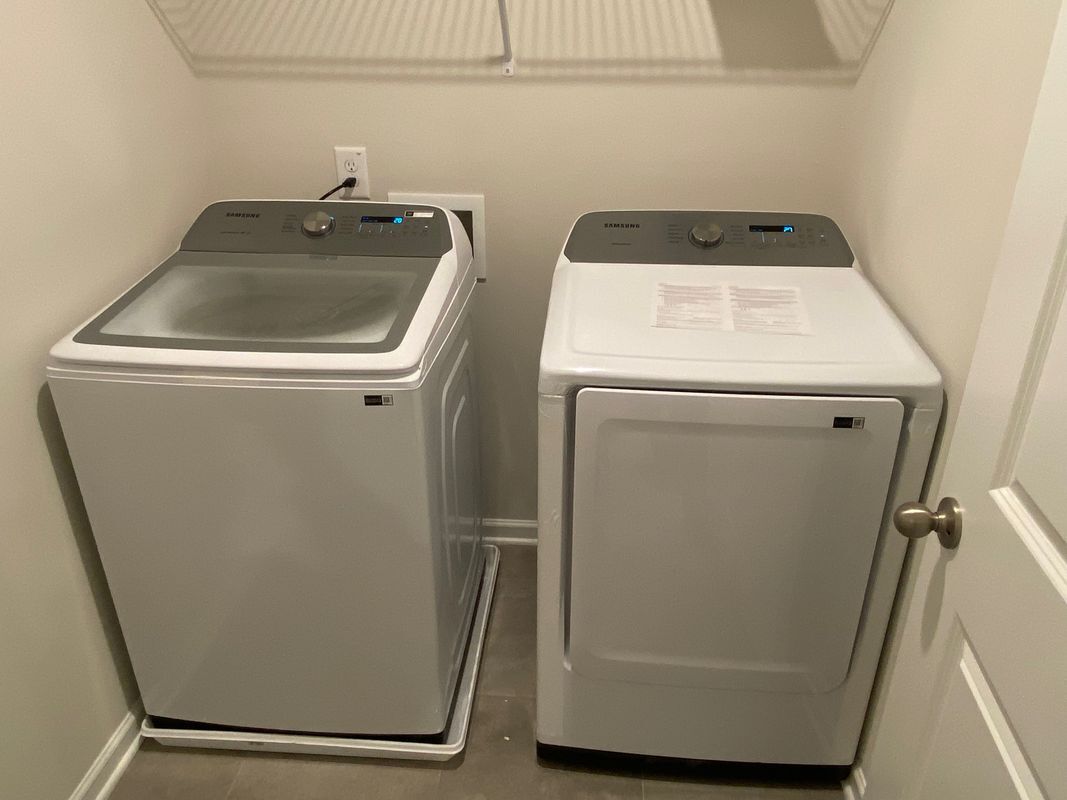 Building Photo - 151 Cedar Ln