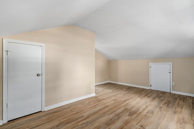 Building Photo - 4117 Rainbow Dr