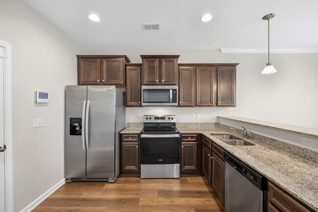 Building Photo - EXCELLENT LOCATION IN LEXINGTON'S DAWSON'S PARK