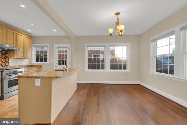 Building Photo - 805 31st St S