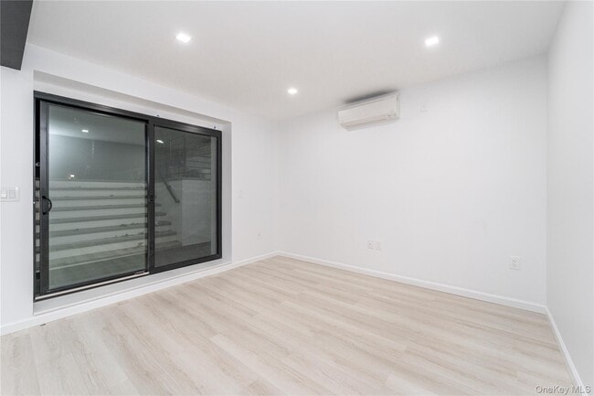 Building Photo - 21-34 33rd St