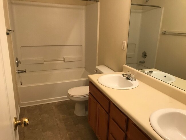 Building Photo - Beautiful Total Electric 3 Bedroom 2.5 Bath Townhome