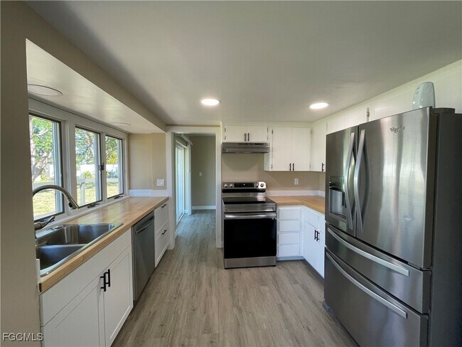 Building Photo - 253 SE 46th Ter