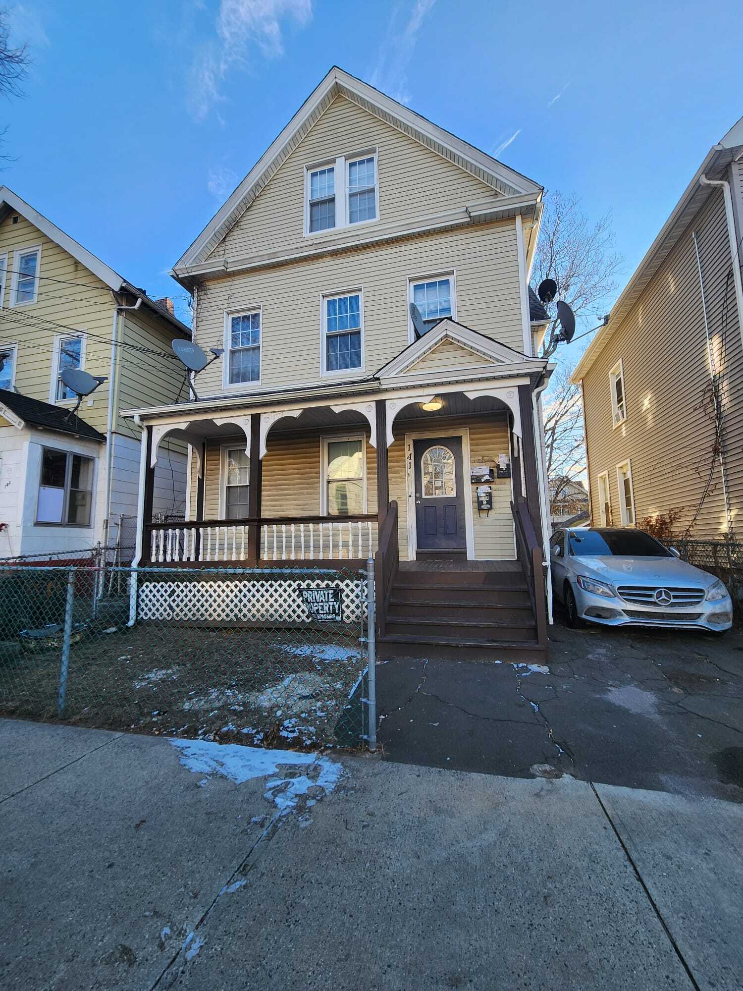 Building Photo - 141 Plymouth St