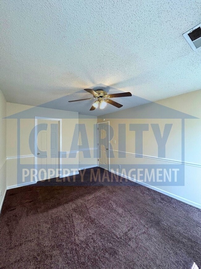 Building Photo - 3-bedroom home w/ single car garage!