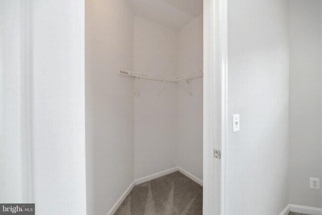 Building Photo - 13960 Greendale Dr