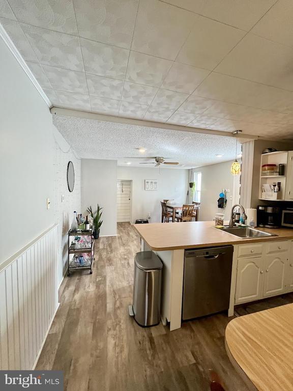 Building Photo - 125 Maple St