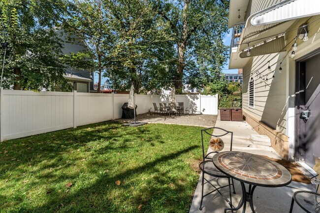 Building Photo - 65-67 Storms Ave