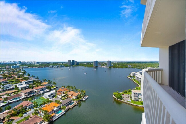 Building Photo - 1000 W Island Blvd