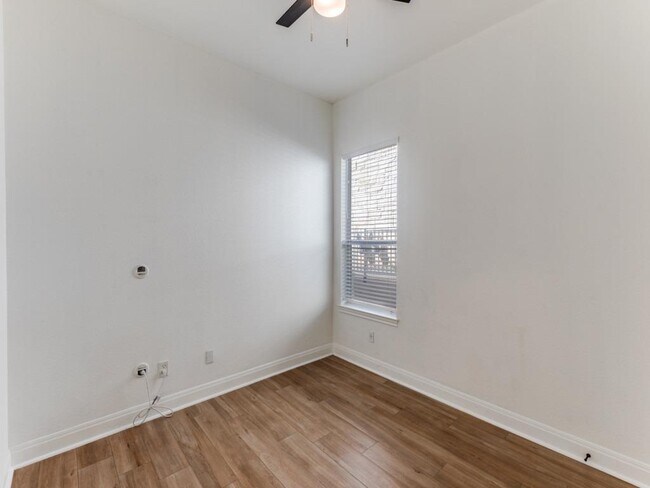 Building Photo - 15224 Glen Heather Dr