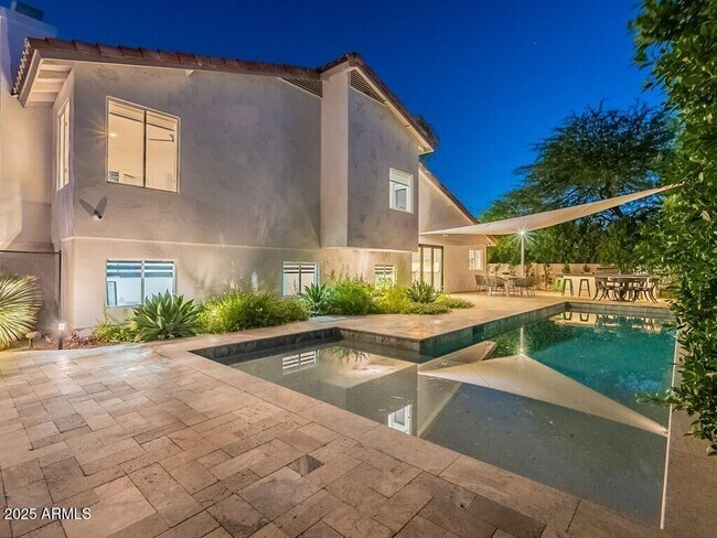 Building Photo - 4748 E Redfield Rd